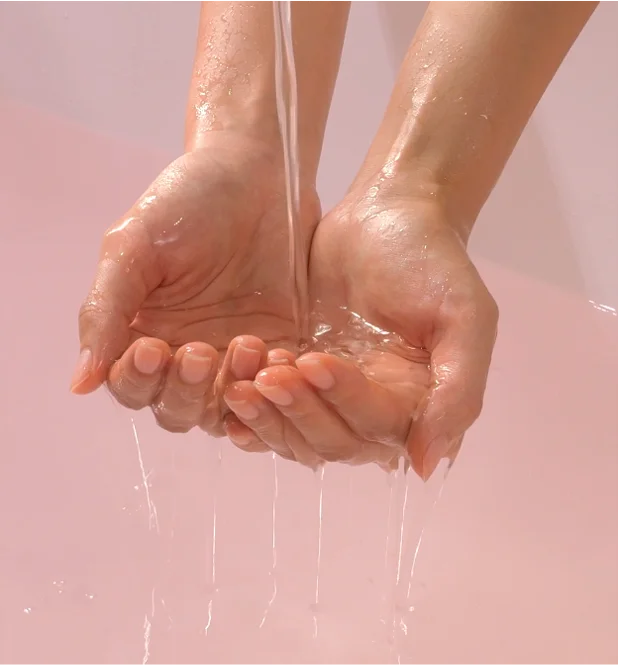 물이 부드러운 핑크빛 젤로 변하는 순간,